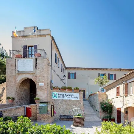 Il Grottino - Le Ortensie Di Liliana * Fiorenzuola di Focara